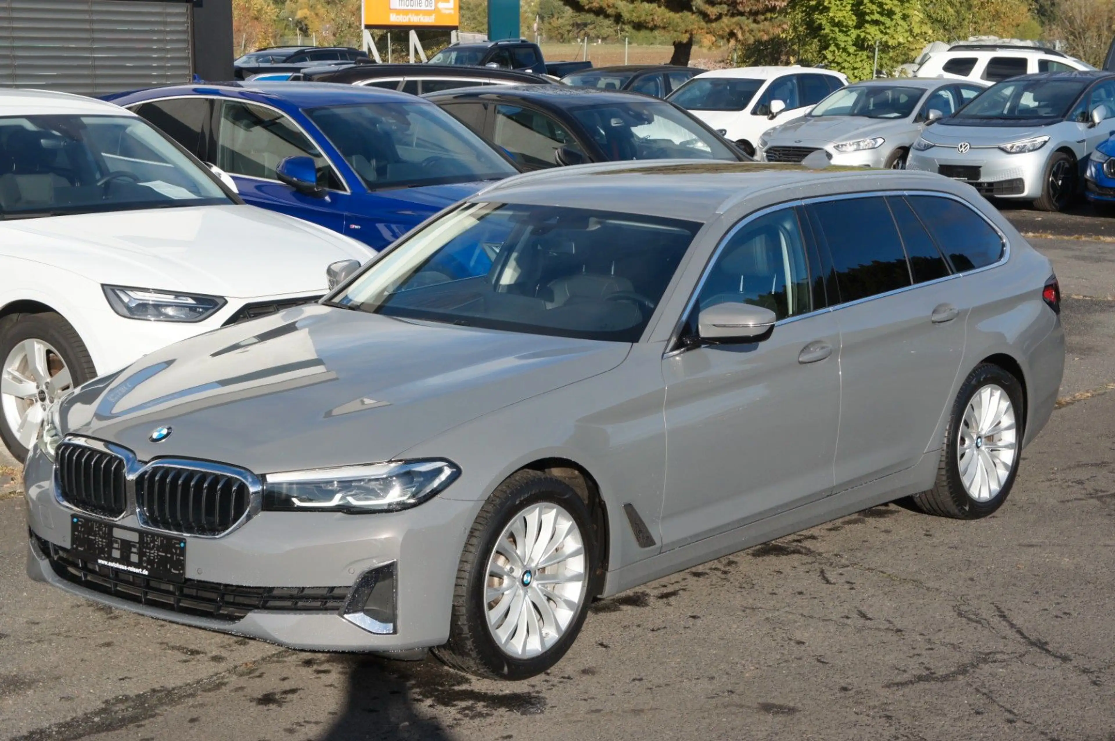 BMW 530 i xDrive Luxury Line*AHK*LEDER*KAM*LIVE*AMBIE