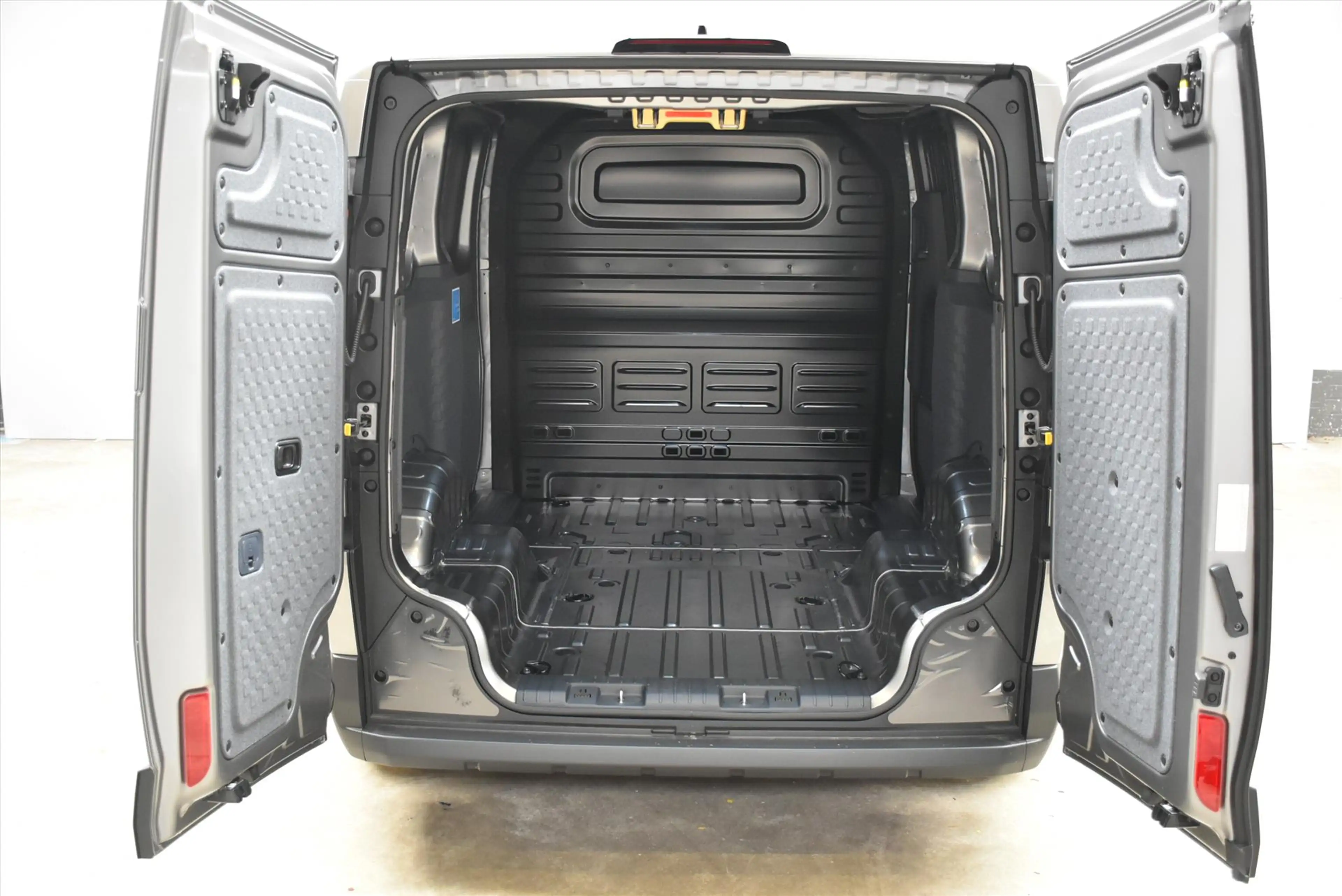 Kia PV5 Cargo 71,2 kWh 163pk L2H1 ELITE NIEUW — photo 16