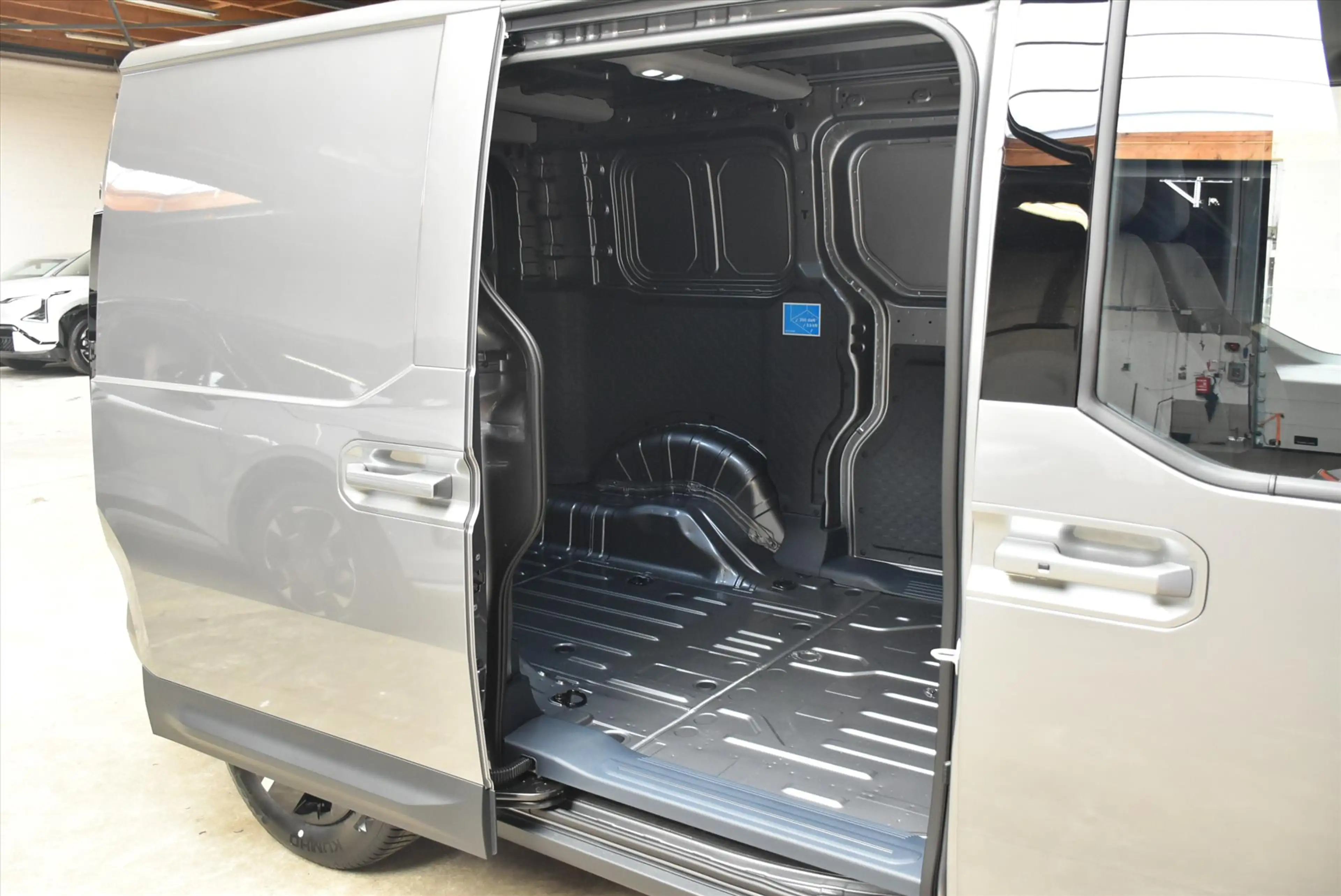Kia PV5 Cargo 71,2 kWh 163pk L2H1 ELITE NIEUW — photo 17