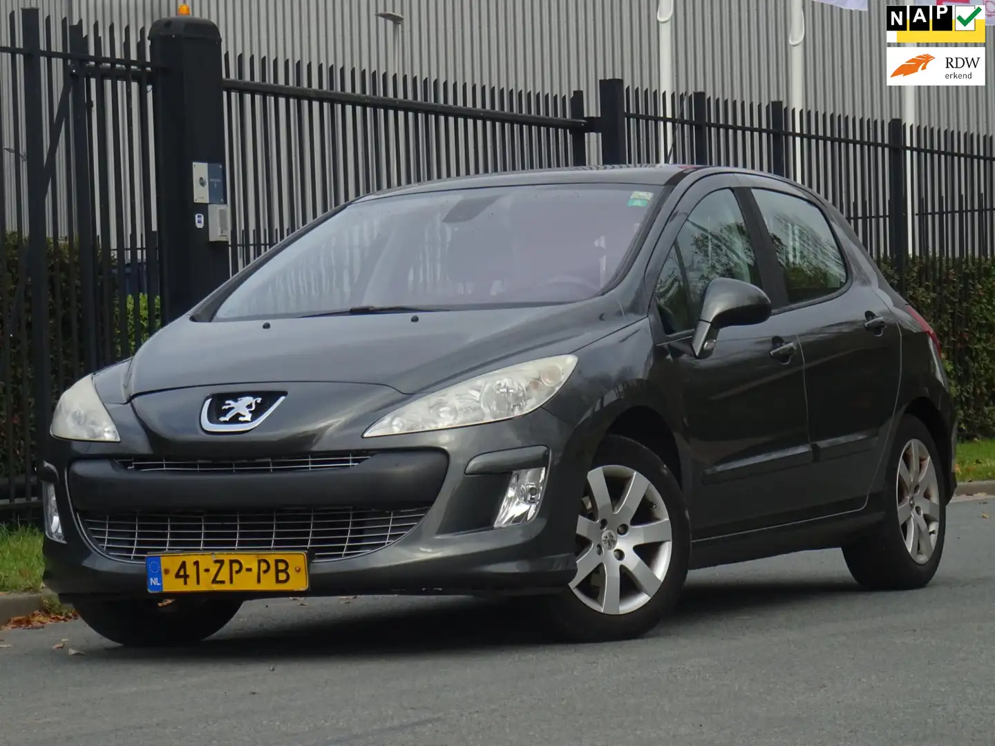 Peugeot 308 1.6 THP XT 5DRS NAP/PANORAMA/AIRCO/CRUISE/NW APK Grau - 1