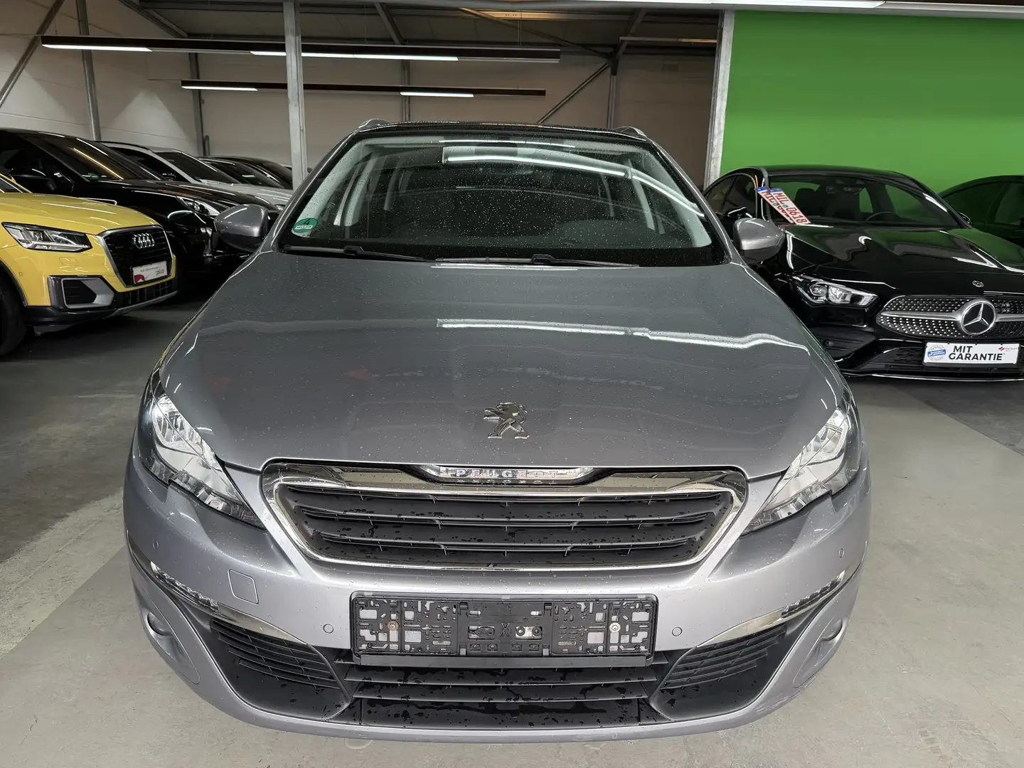 Peugeot 308 Active Grau - 2
