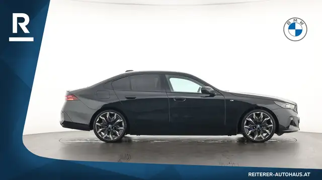 BMW 5 Series view 8
