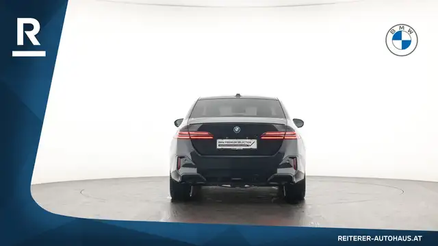BMW 5 Series view 6
