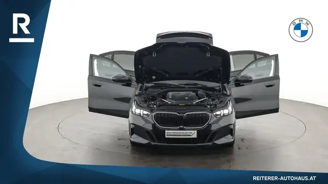BMW 5 Series view 9