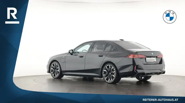 BMW 5 Series view 5
