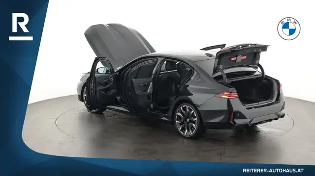 BMW 5 Series view 11