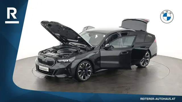 BMW 5 Series view 10
