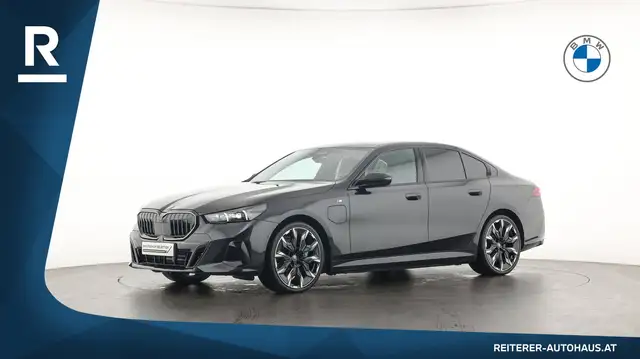 BMW 5 Series view 4