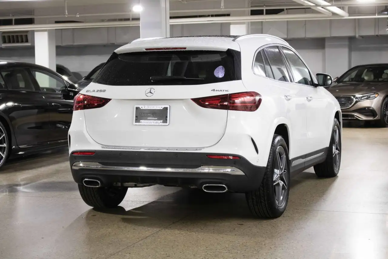 Mercedes-Benz GLA photo Mercedes-Benz GLA