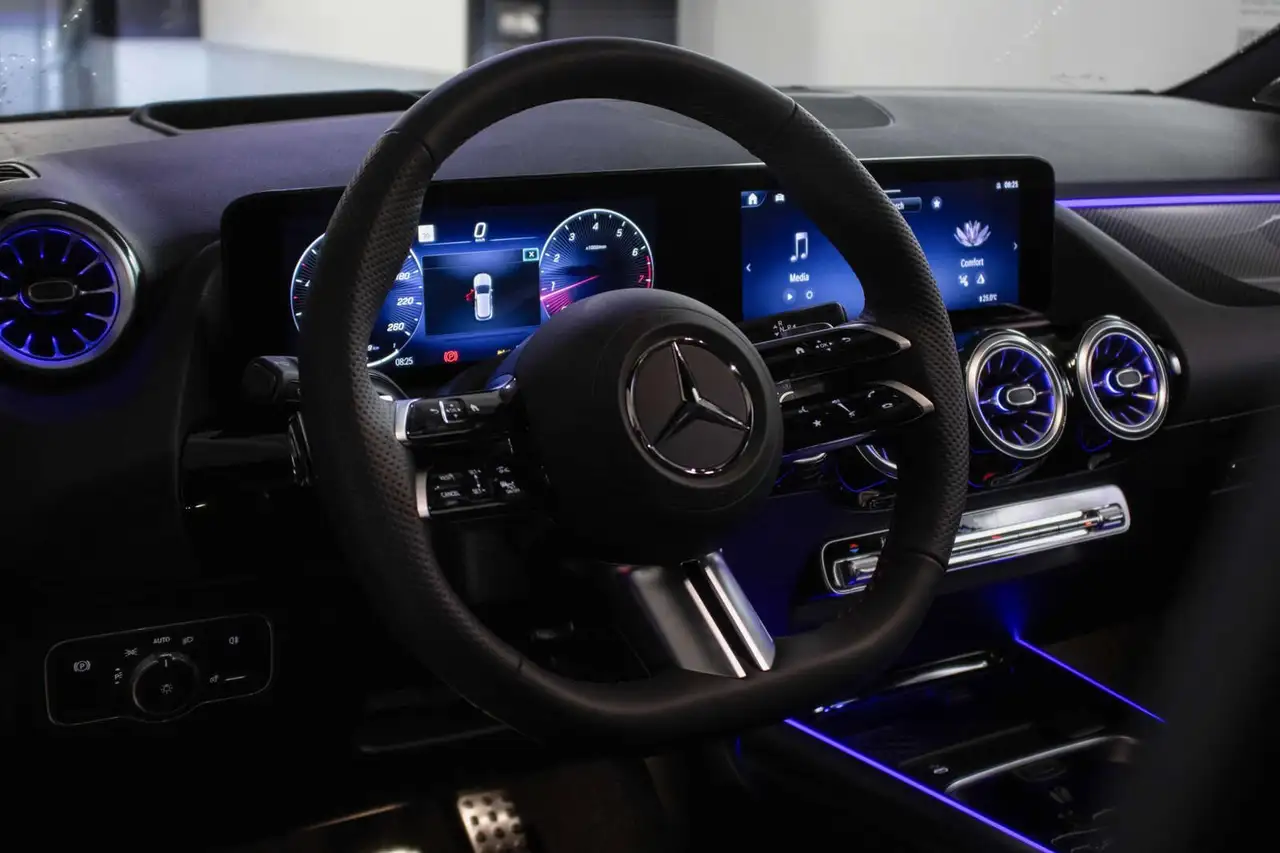 Mercedes-Benz GLA photo Mercedes-Benz GLA