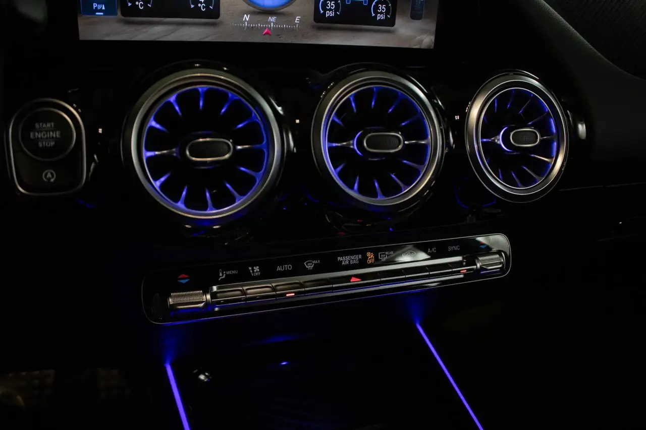 Mercedes-Benz GLA photo Mercedes-Benz GLA