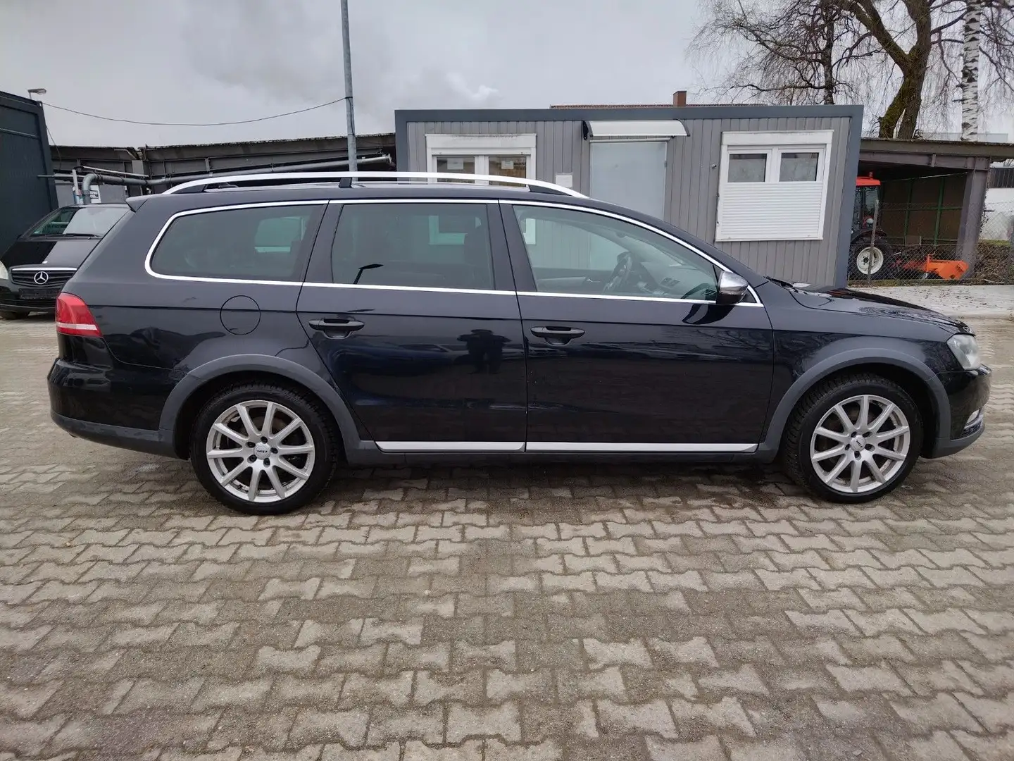 Volkswagen Passat Alltrack Variant Basis BMT 4Motion+LEDER Siyah - 1