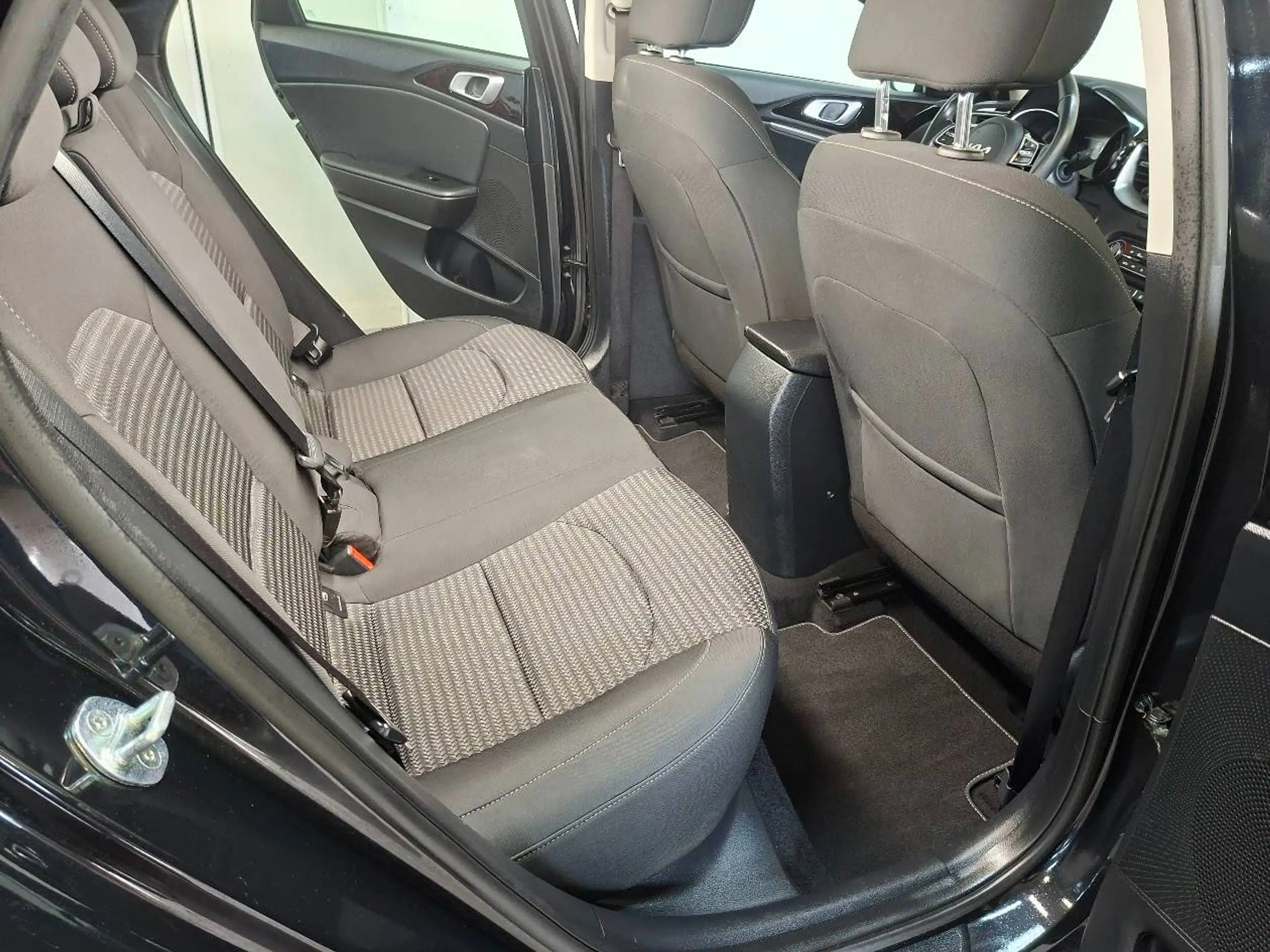 Kia Ceed SW / cee'd SW 1.6 CRDi Mild Hybrid Vision — photo 11