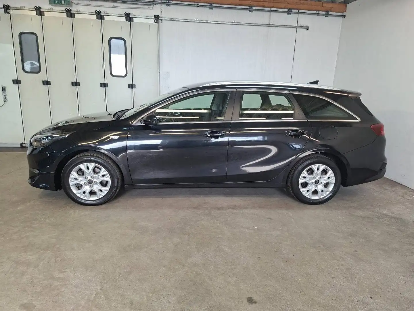 Kia Ceed SW / cee'd SW 1.6 CRDi Mild Hybrid Vision Schwarz - 2