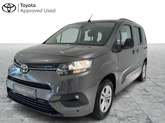 Toyota Verso TOYOTA essence M/T MPV