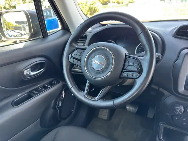 Jeep Renegade view 12