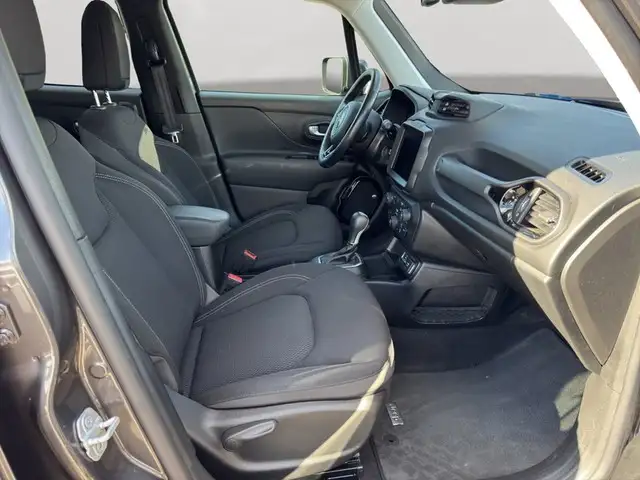 Jeep Renegade view 9