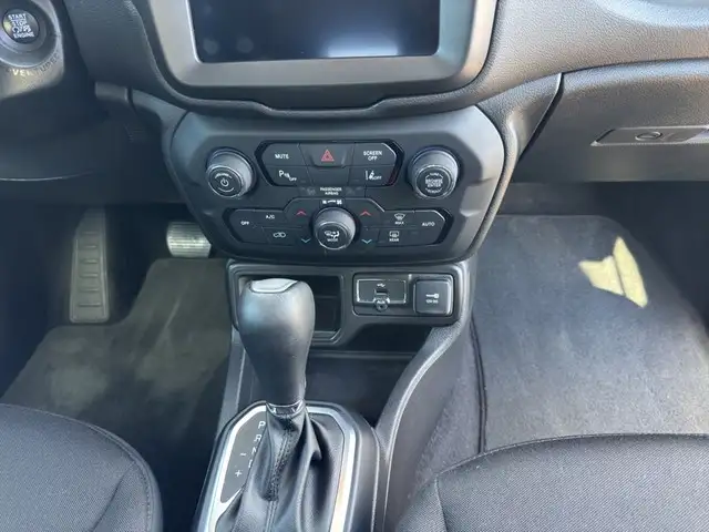 Jeep Renegade view 11