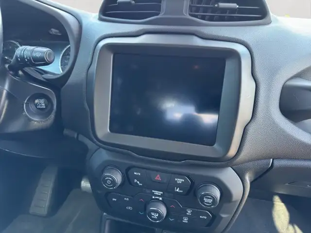 Jeep Renegade view 13