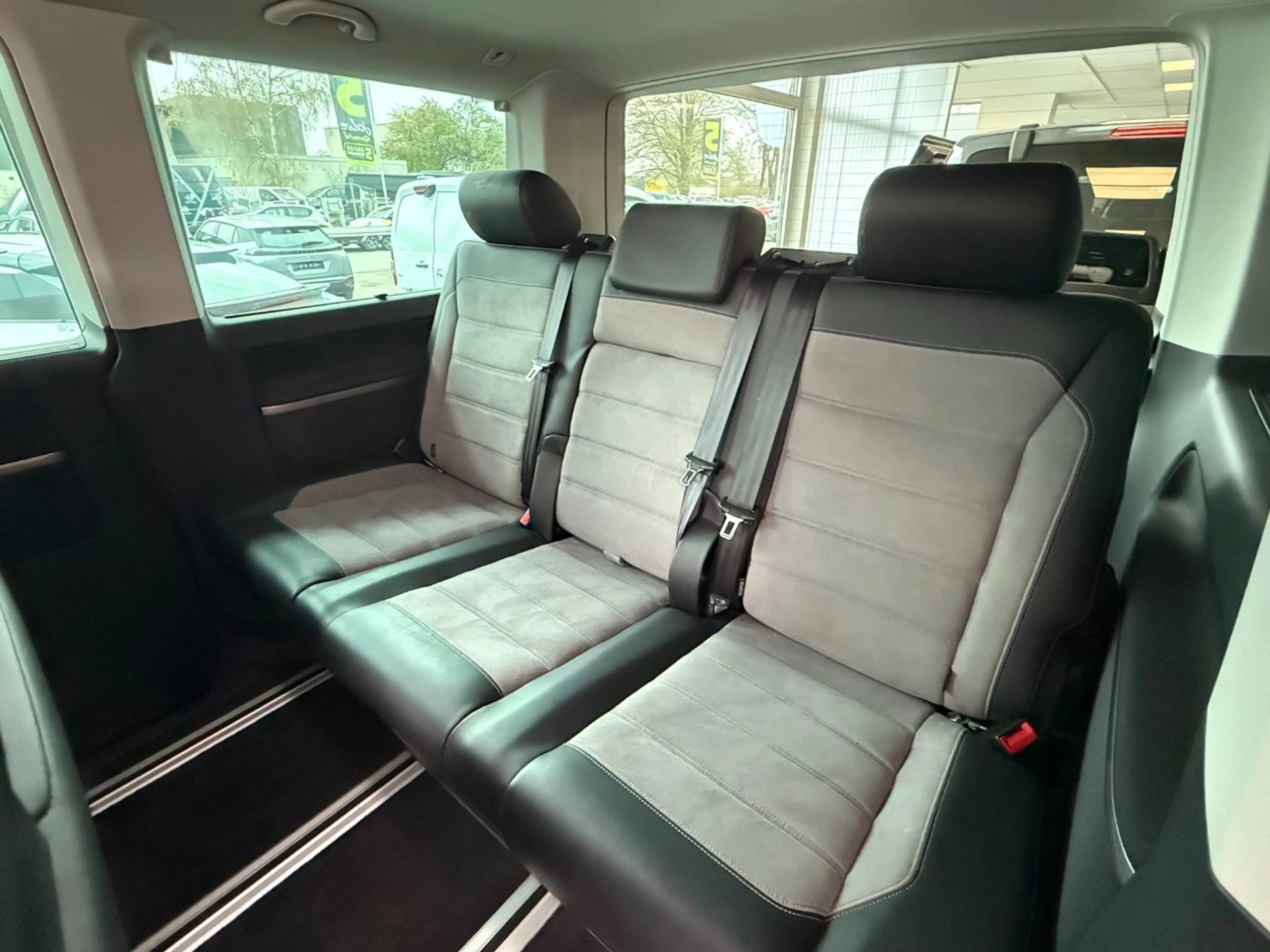 Volkswagen T6.1 Multivan 2.0 TDI FWD Generation Six DAB*CarP — photo 14