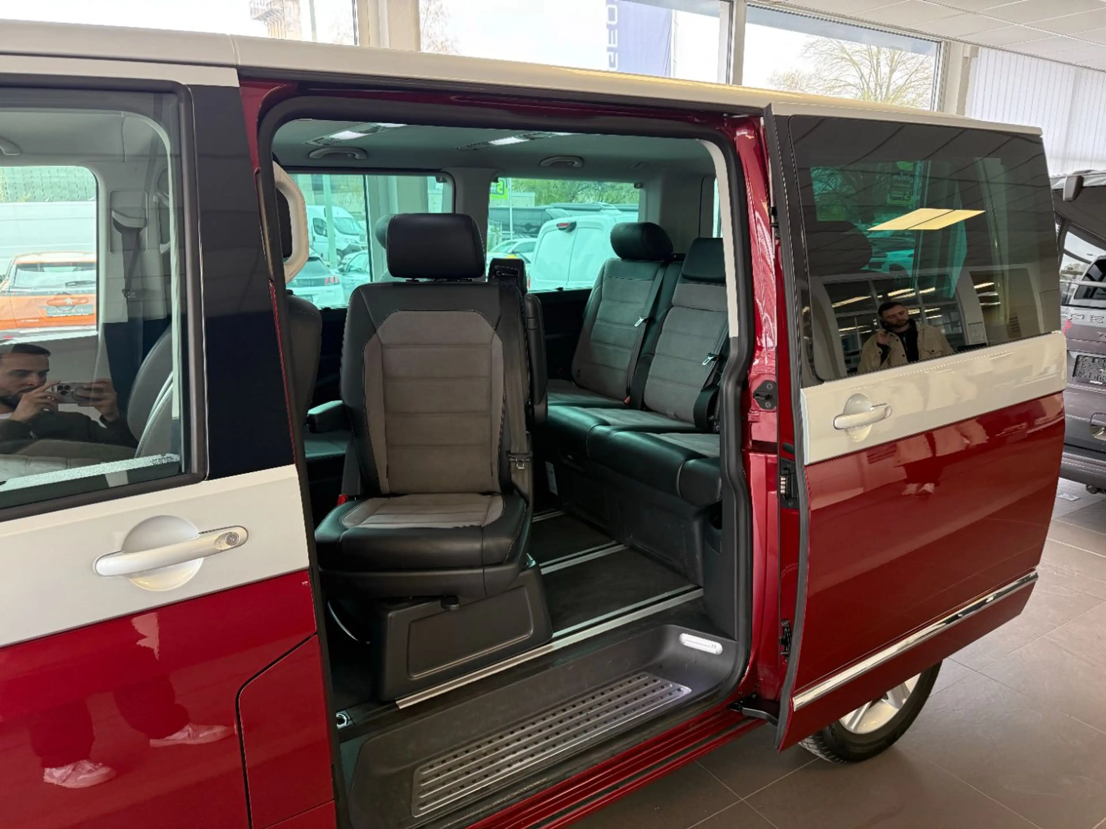 Volkswagen T6.1 Multivan 2.0 TDI FWD Generation Six DAB*CarP — photo 11