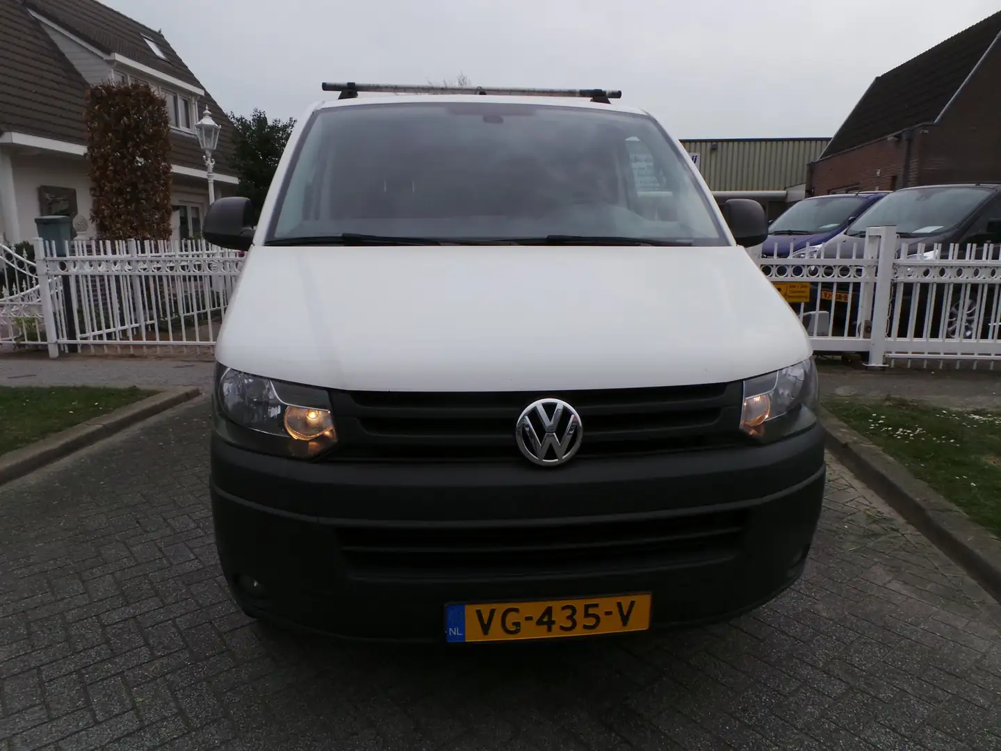 Volkswagen T5 Transporter 2.0 TDI L2H1 140pk DSG Airco,Cruise,Navi,Pdc Wit - 2