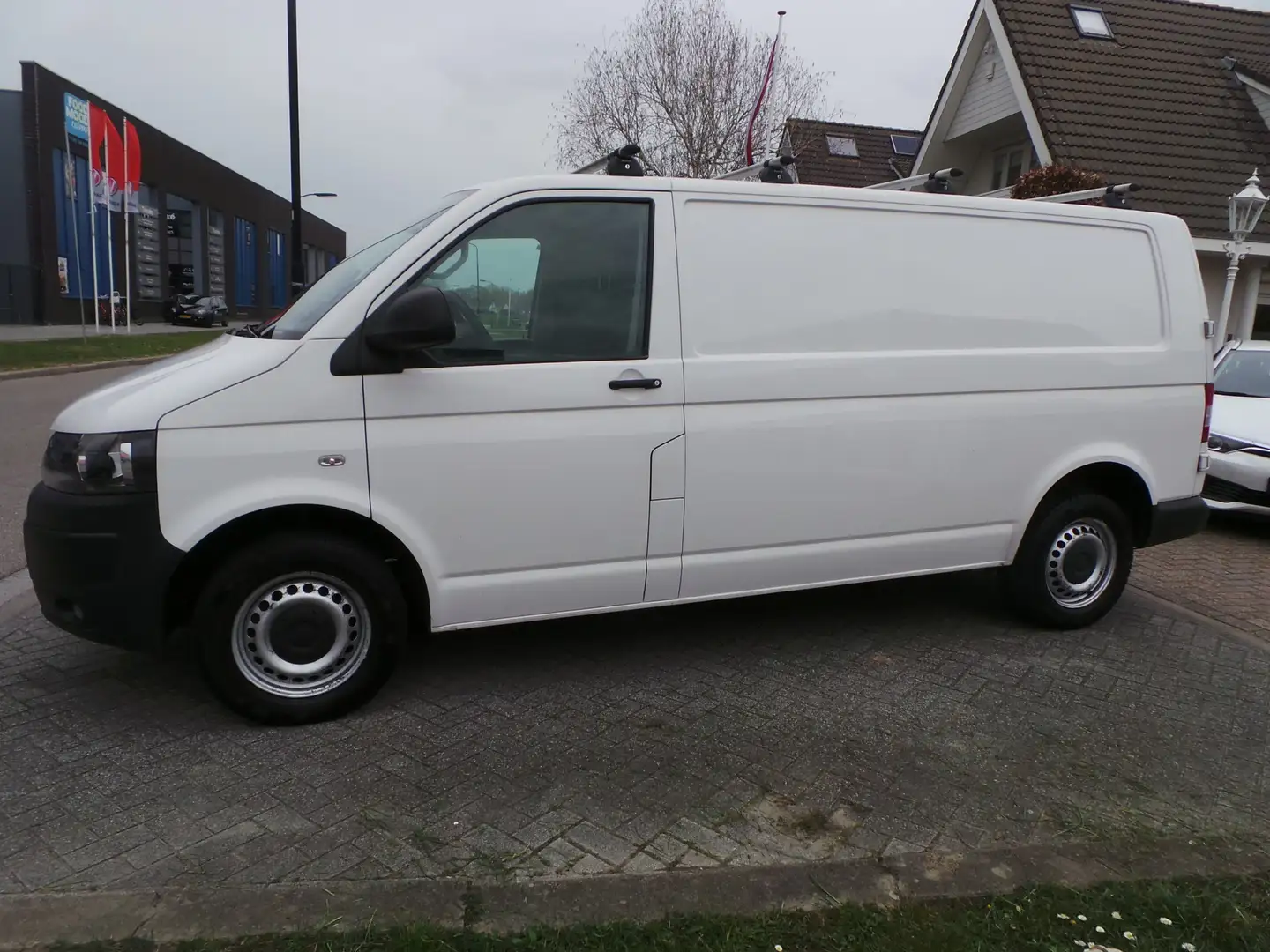 Volkswagen T5 Transporter 2.0 TDI L2H1 140pk DSG Airco,Cruise,Navi,Pdc Wit - 1