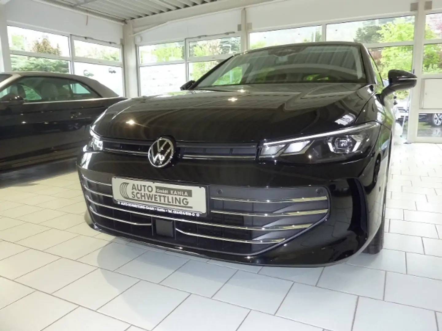 Volkswagen Passat Variant 2.0 TDI DSG LED NAVI Zwart - 2