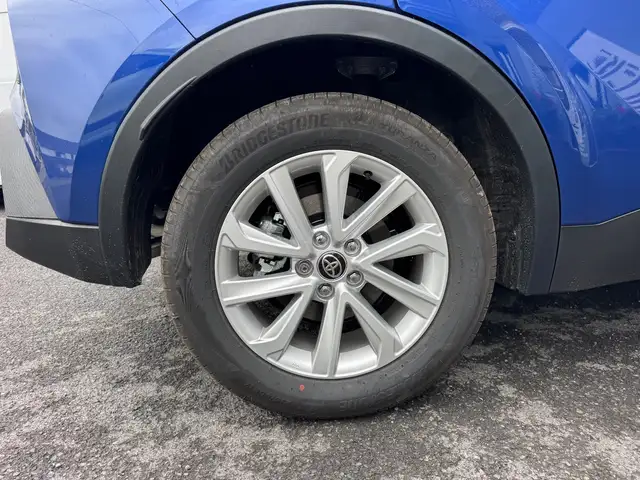 Toyota C-HR view 26