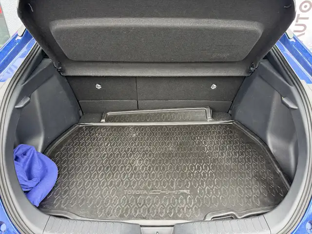 Toyota C-HR view 28