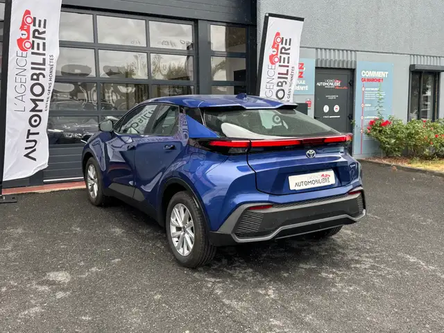 Toyota C-HR view 4