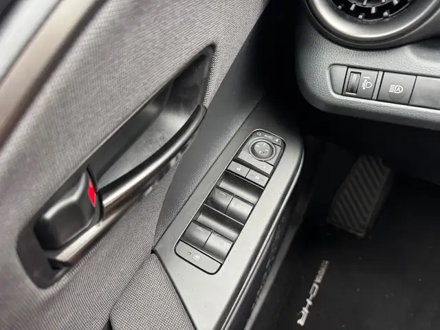 Toyota C-HR view 23