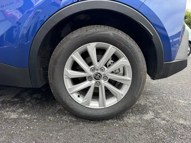 Toyota C-HR view 25