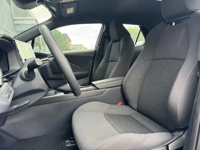 Toyota C-HR view 9