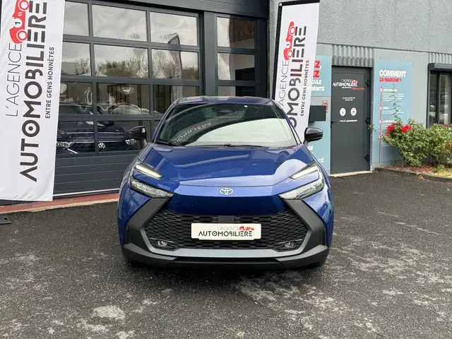 Toyota C-HR view 3