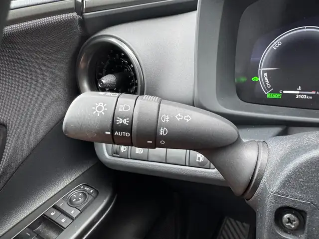 Toyota C-HR view 16