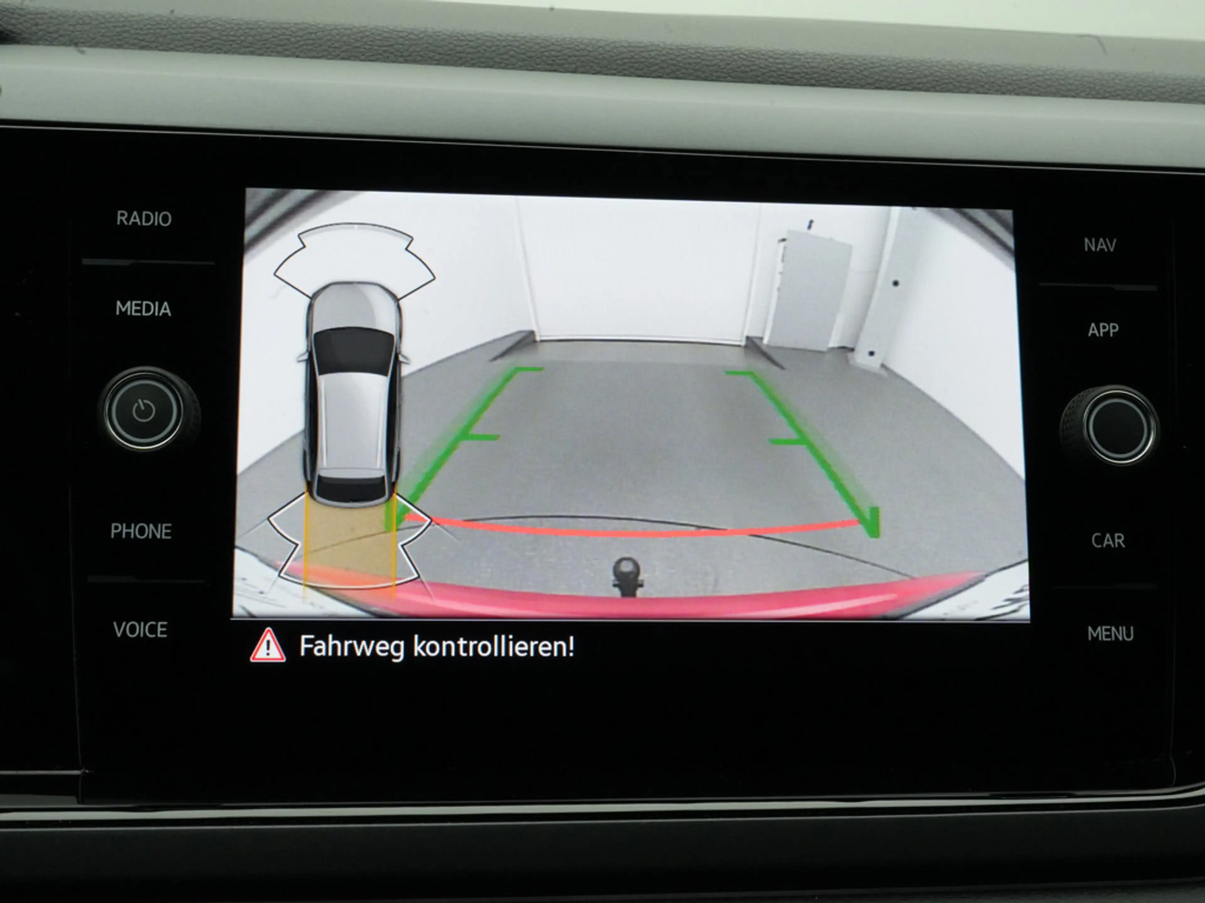 Volkswagen Taigo R-Line MATRIX AHK ACC PANO KEYLESS KAM — photo 11