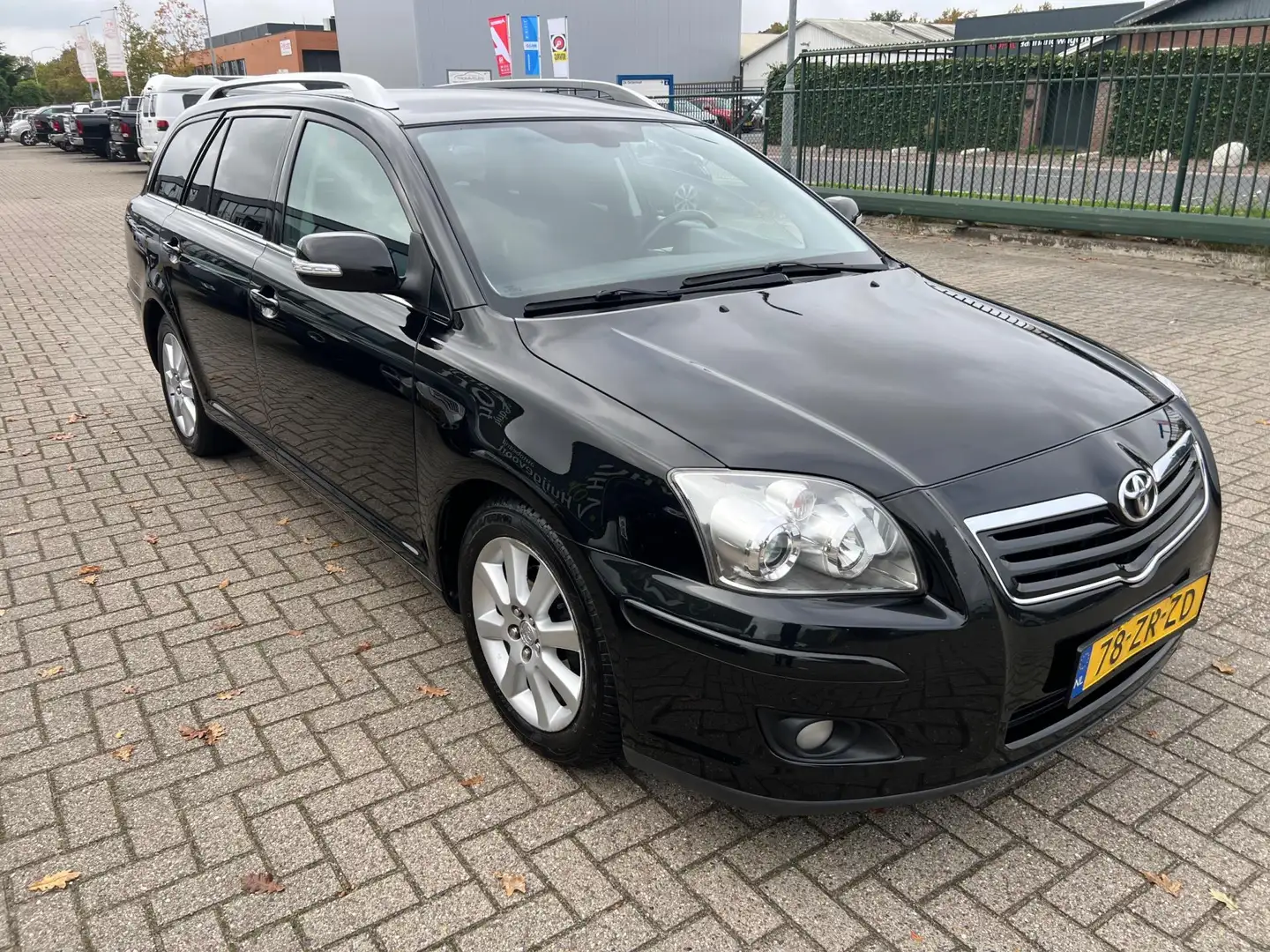 Toyota Avensis Wagon 1.8 VVTi Luna AUTOMAAT Zwart - 2
