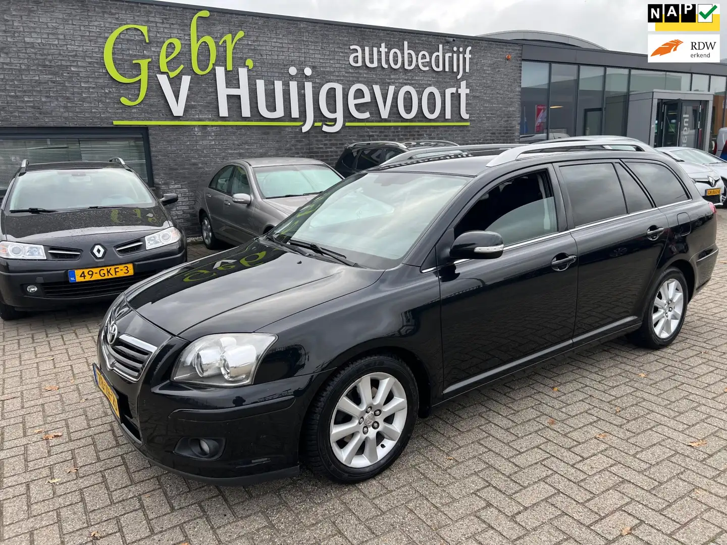 Toyota Avensis Wagon 1.8 VVTi Luna AUTOMAAT Zwart - 1