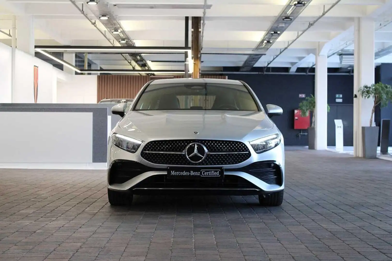 Mercedes-Benz A 250 e Hatchback AMG Line | Smartphone Integratie | Ver Argent - 2