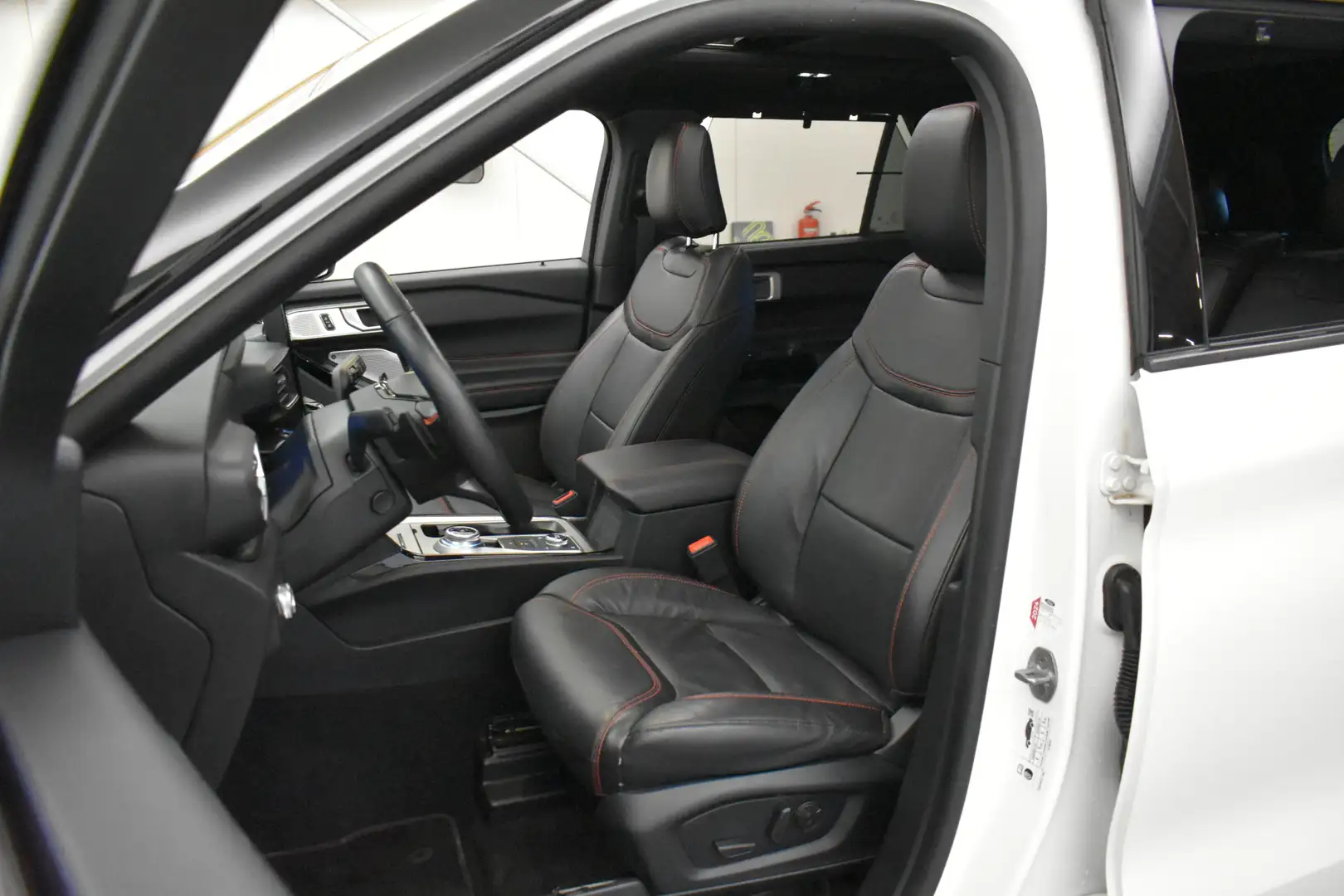 Ford Explorer 3.0 V6 PHEV 7 Pers ST-Line Trekh Pano Camera Vol L Blanc - 2
