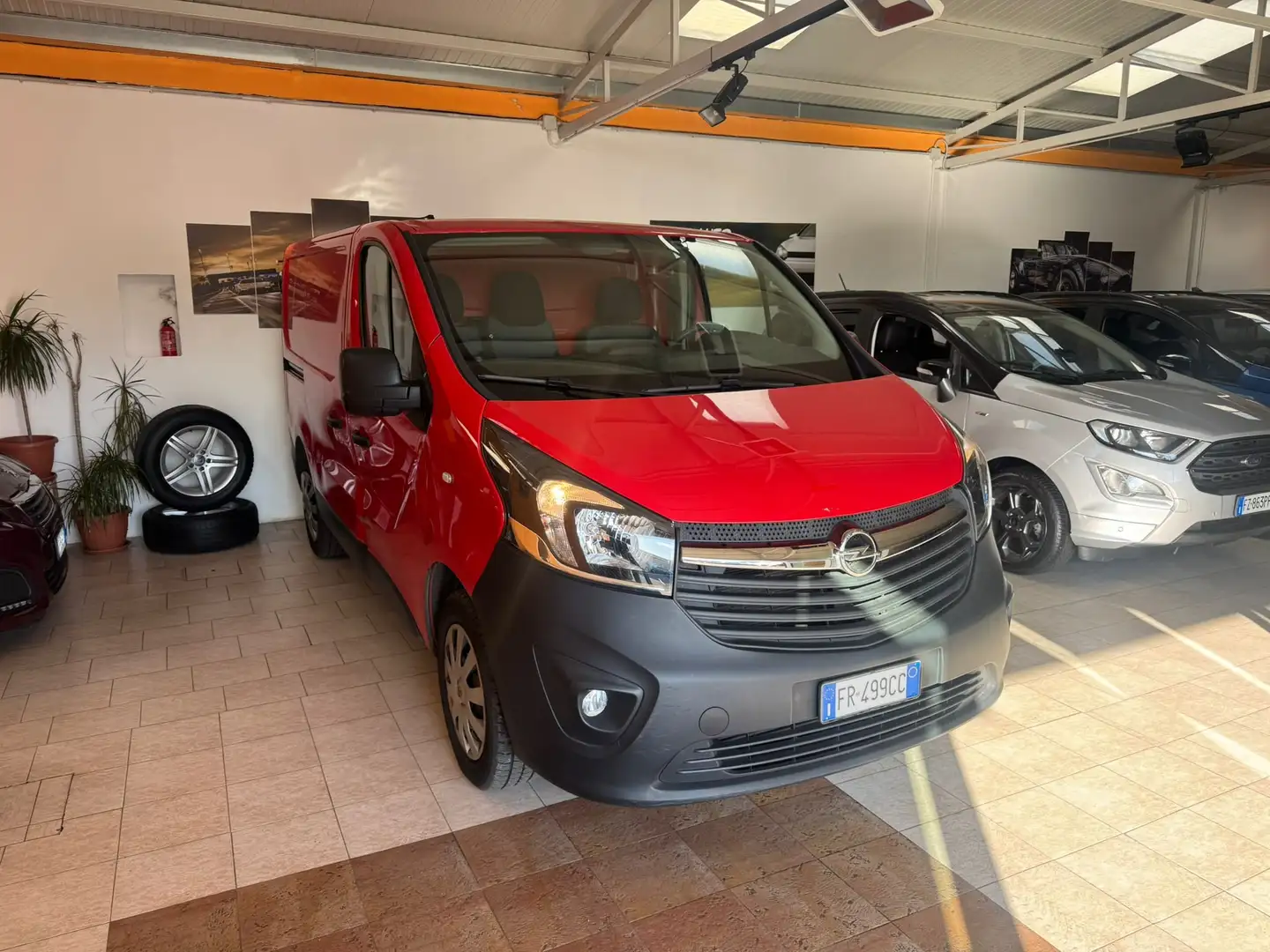 Opel Vivaro Rouge - 1