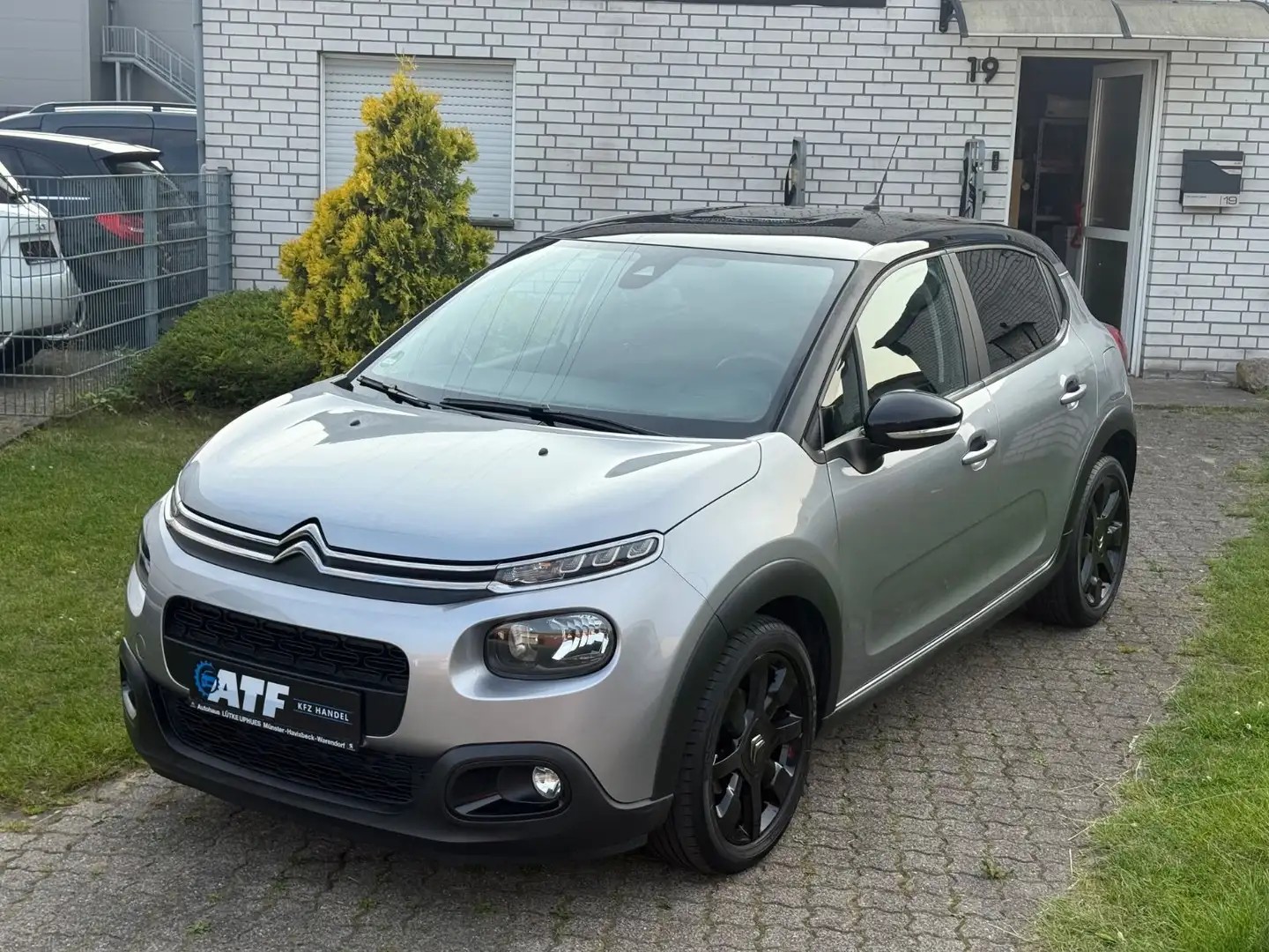 Citroen C3 Feel 1,2*Tüv Gepflegt*Zahnriemen erneuert* Grijs - 2