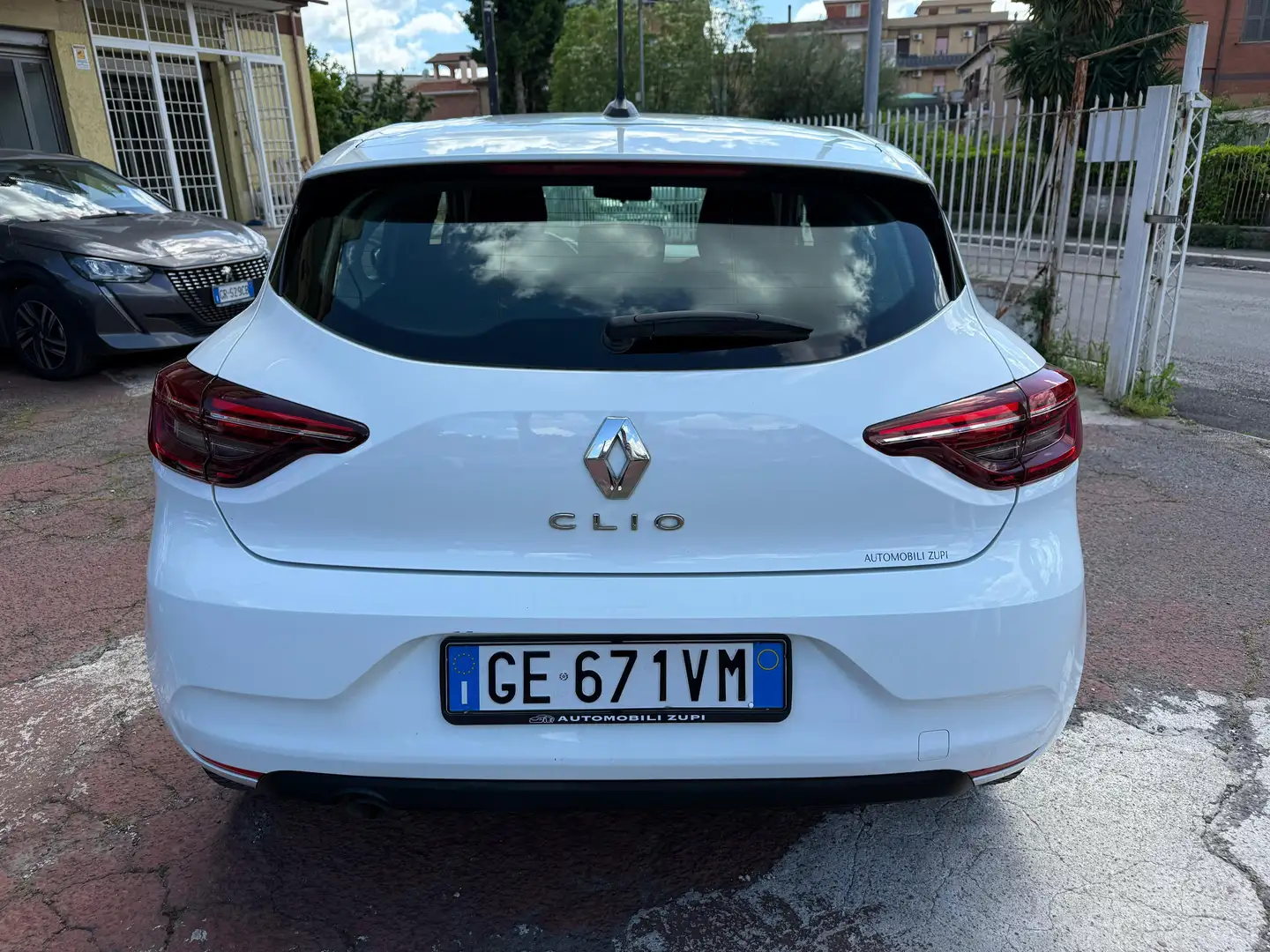 Renault Clio 1.0 *Neopatentati* *Allestimento INTENS* Bianco - 2