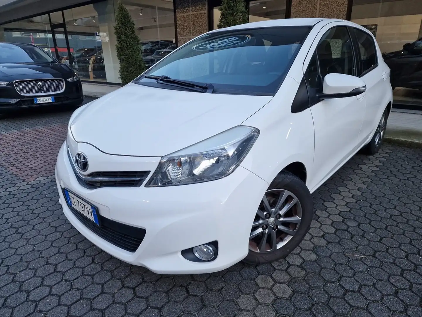 Toyota Yaris Yaris 1.0 5 porte Lounge Weiß - 1