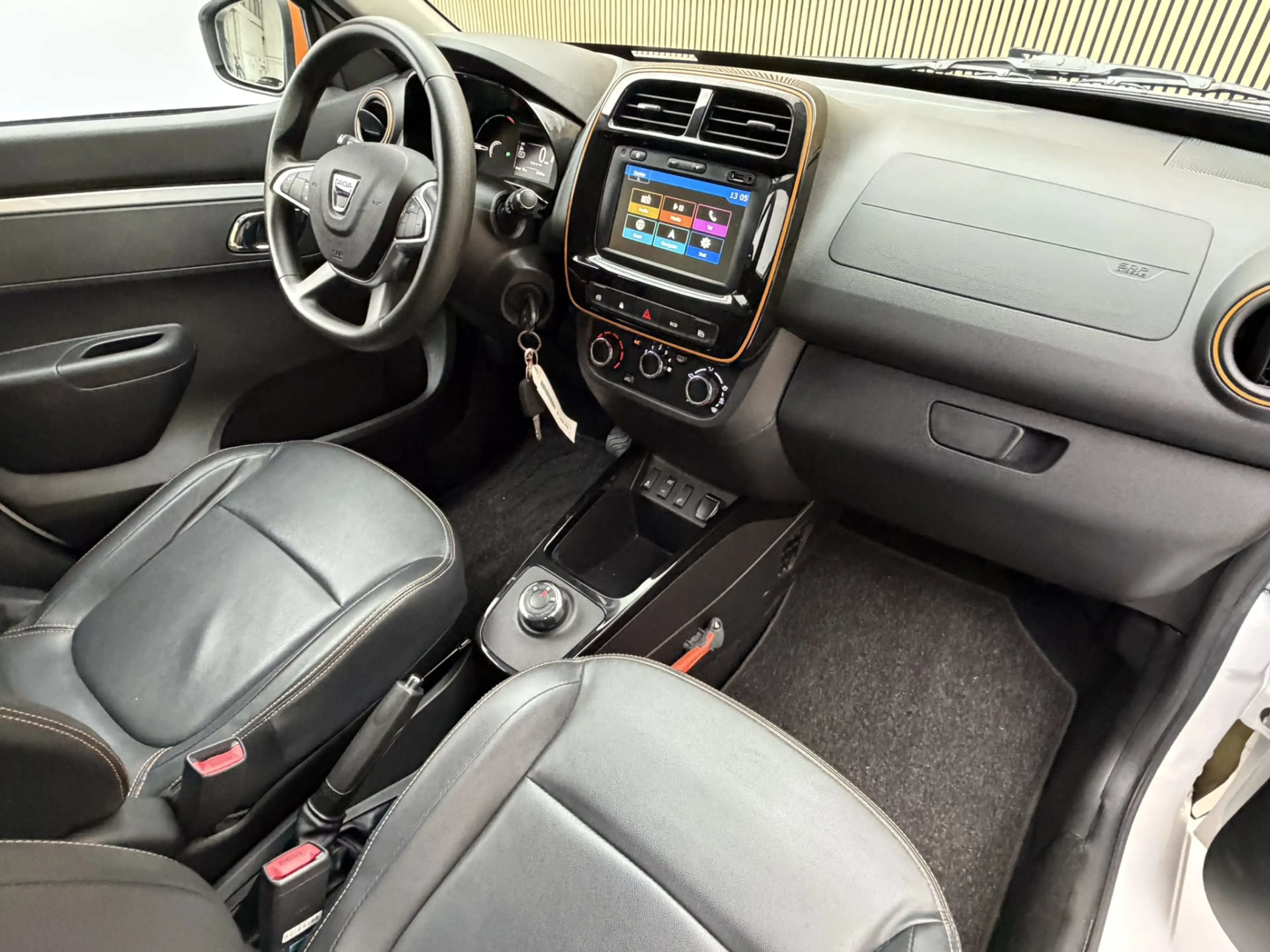 Dacia Spring Comfort Plus 27 kWh SOH 92,7% | Camera | Navigatie — photo 12