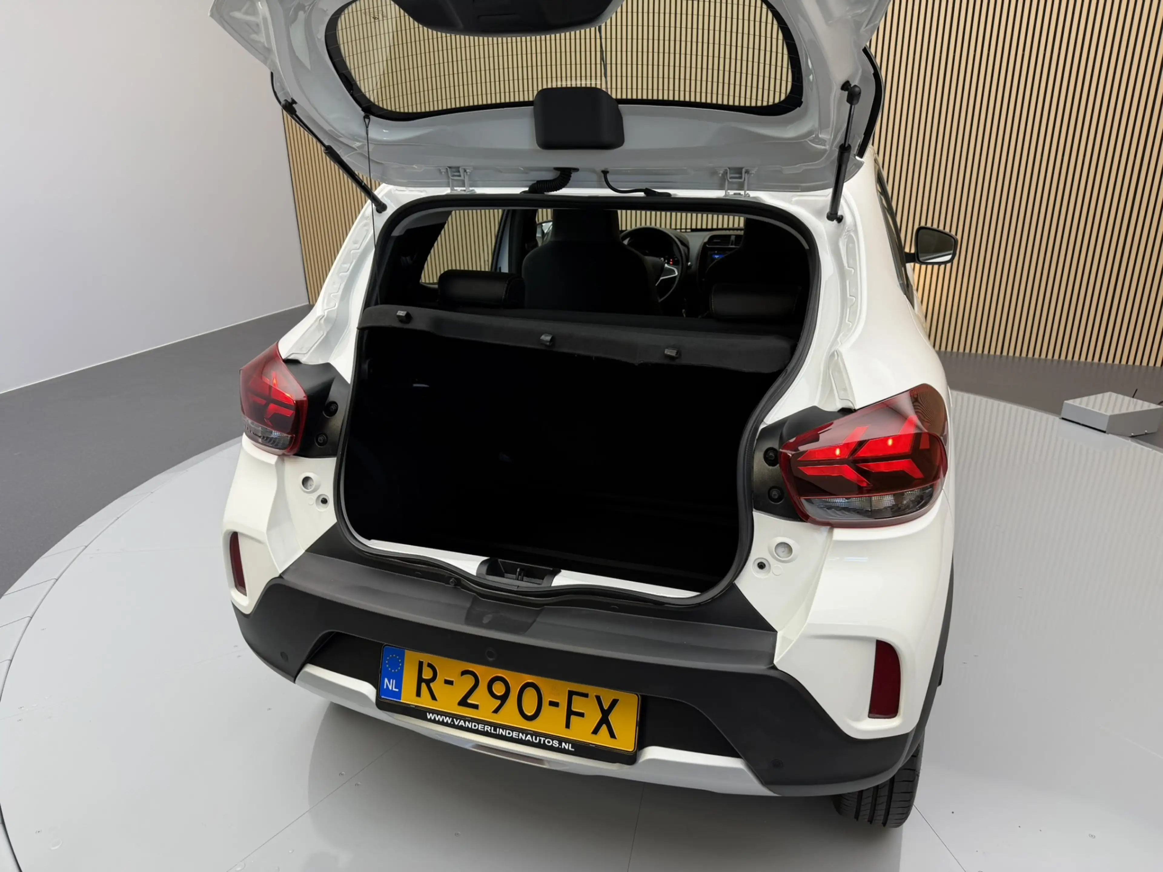 Dacia Spring Comfort Plus 27 kWh SOH 92,7% | Camera | Navigatie — photo 20
