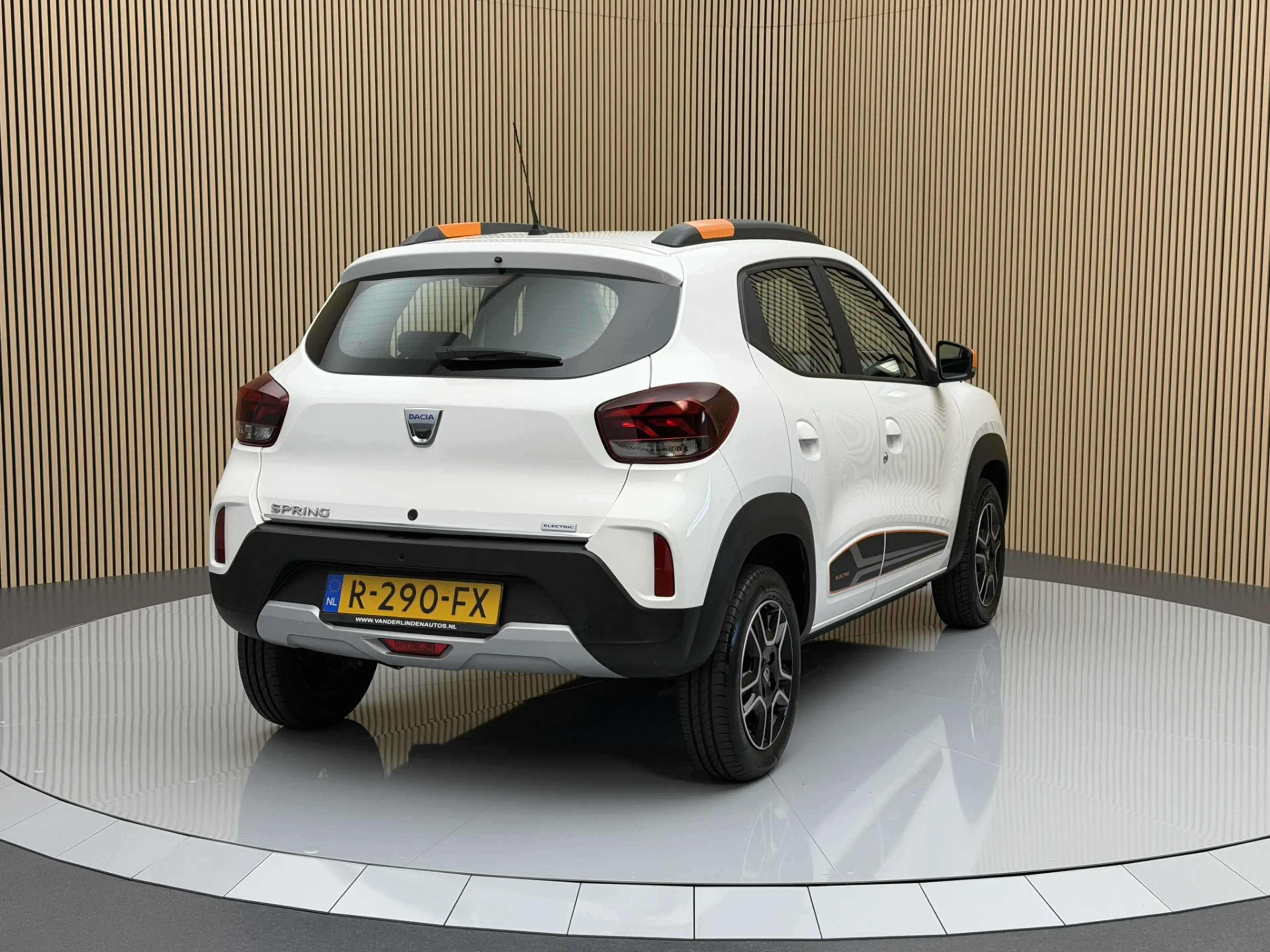 Dacia Spring Comfort Plus 27 kWh SOH 92,7% | Camera | Navigatie — photo 5