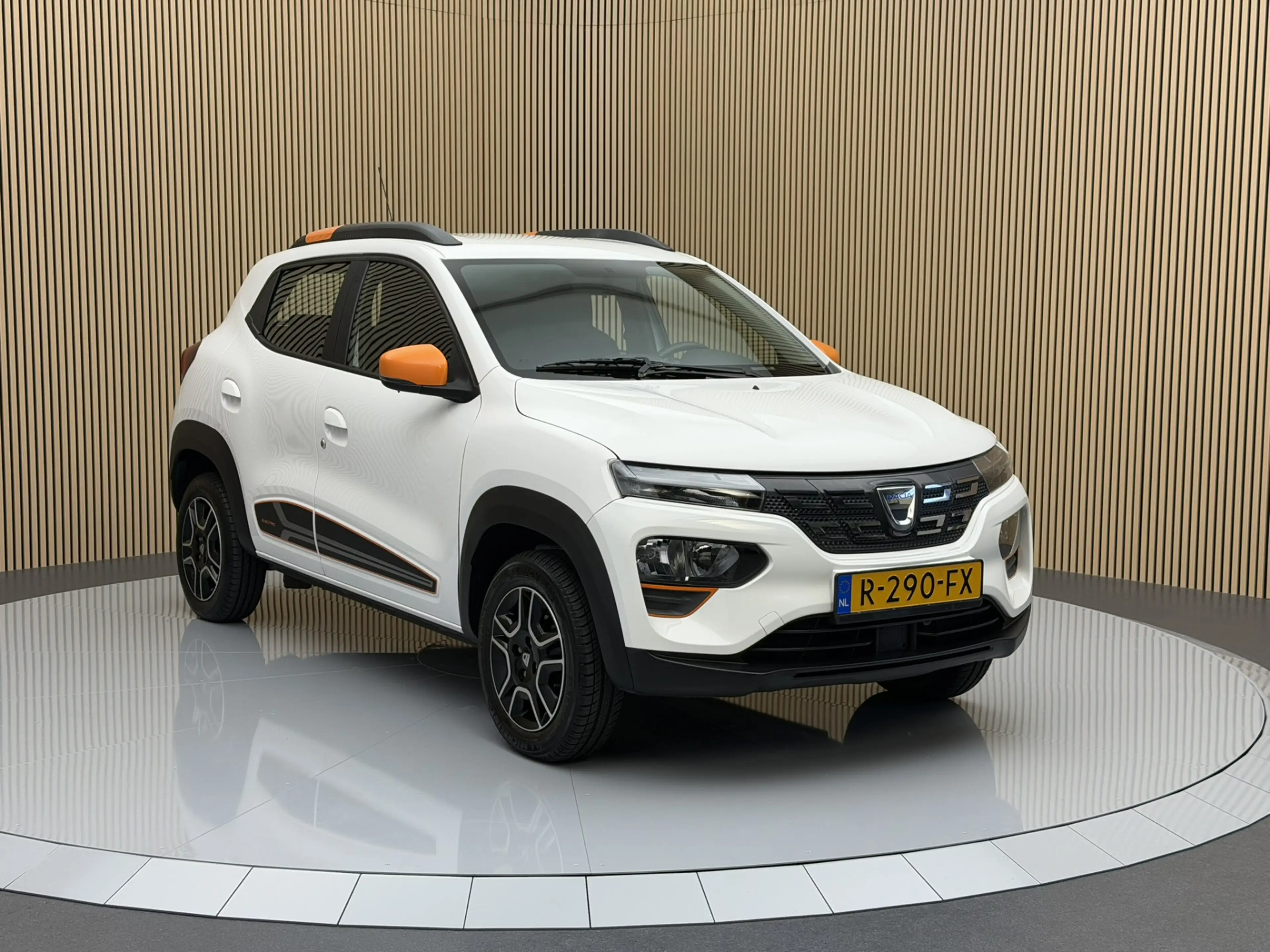 Dacia Spring Comfort Plus 27 kWh SOH 92,7% | Camera | Navigatie — photo 4