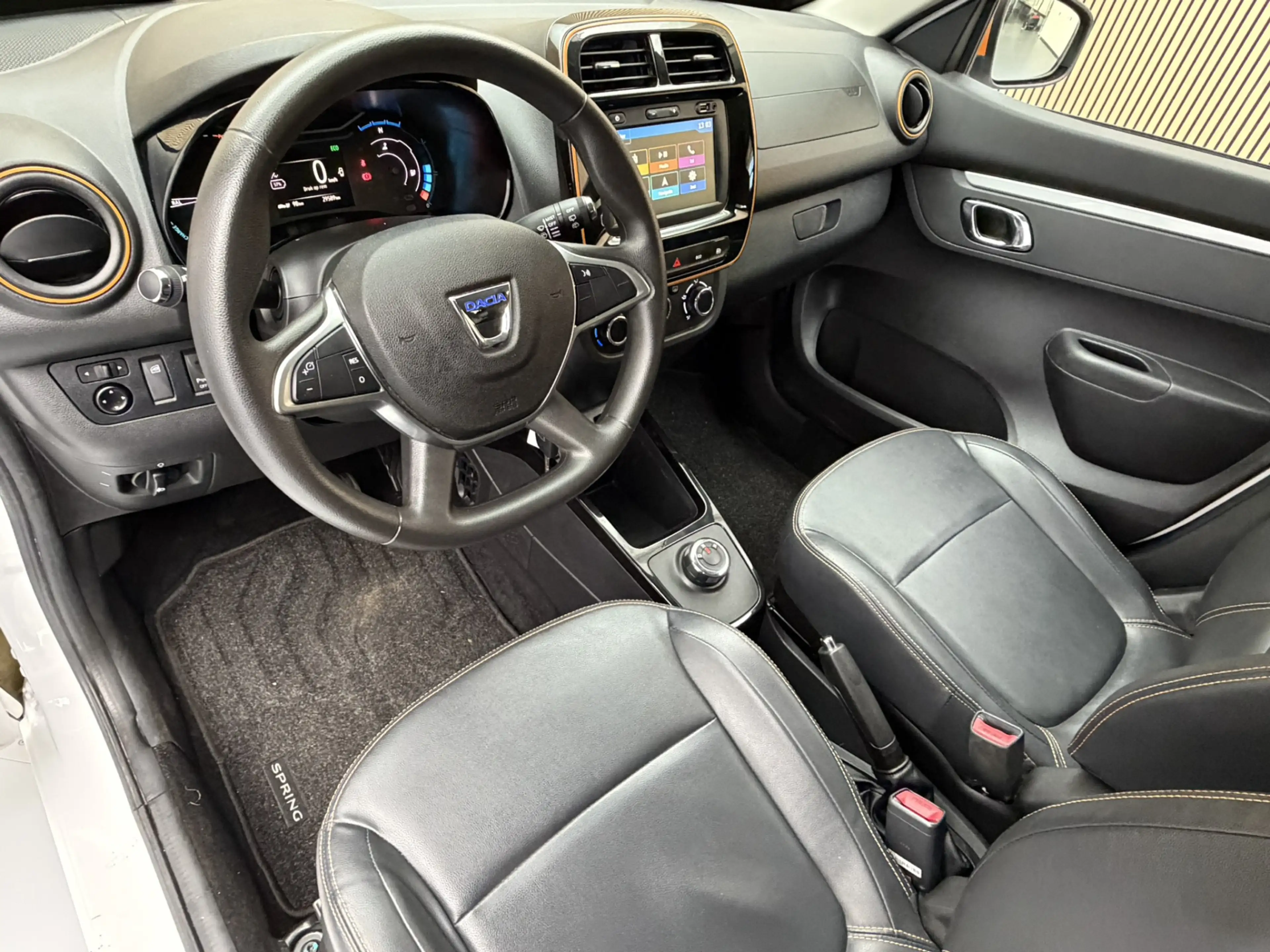 Dacia Spring Comfort Plus 27 kWh SOH 92,7% | Camera | Navigatie — photo 7